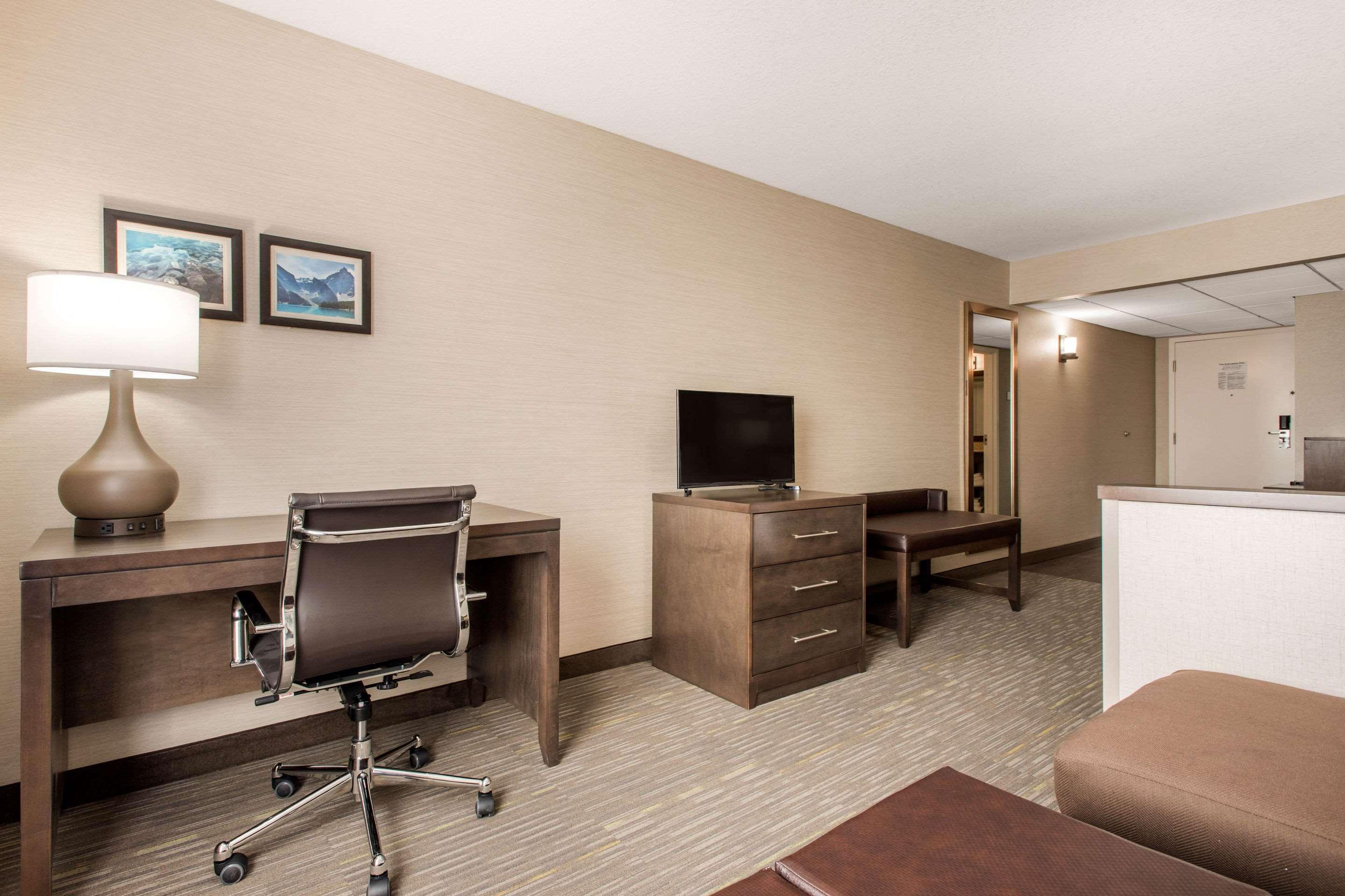Comfort Inn & Suites Red Deer Eksteriør billede