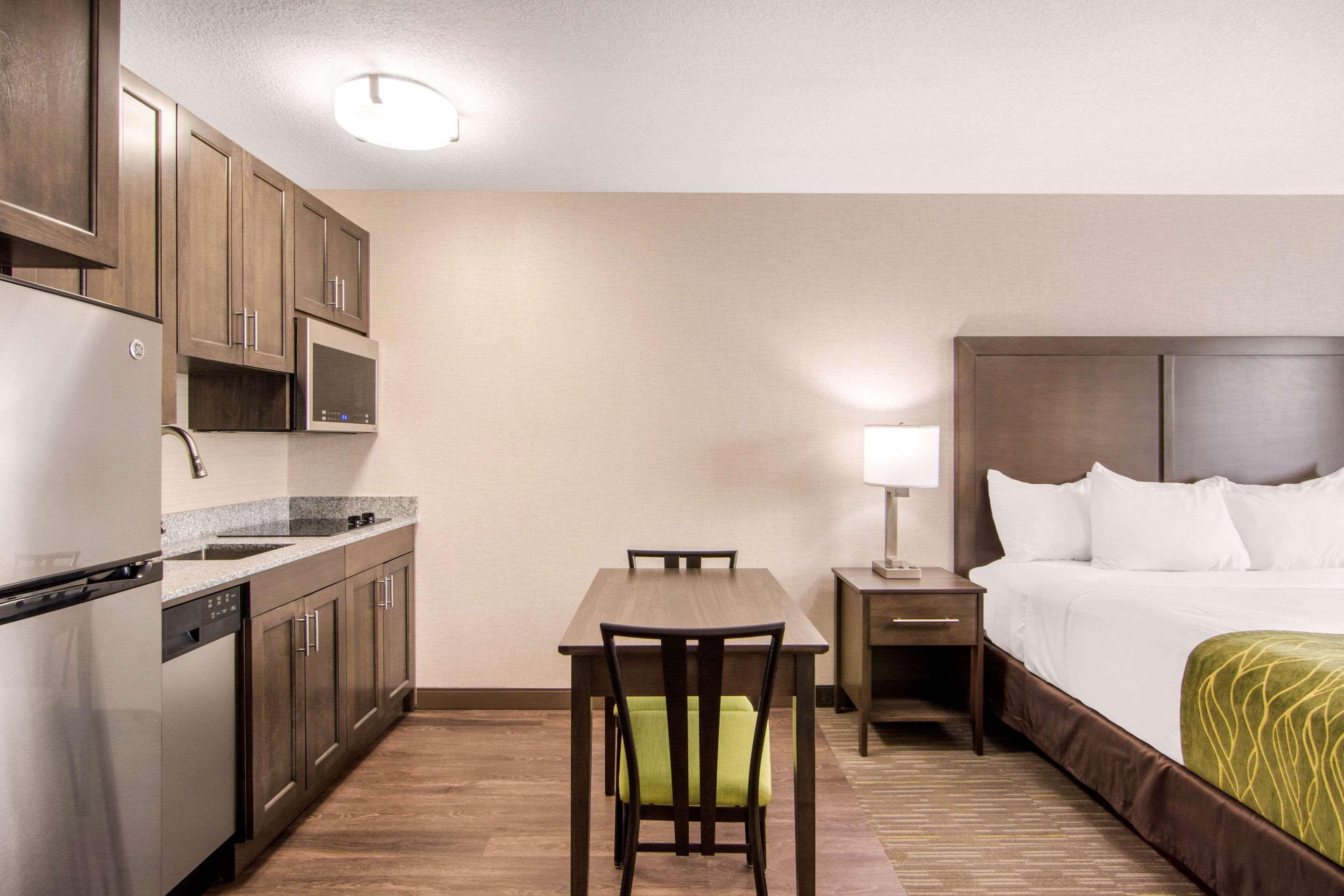 Comfort Inn & Suites Red Deer Eksteriør billede