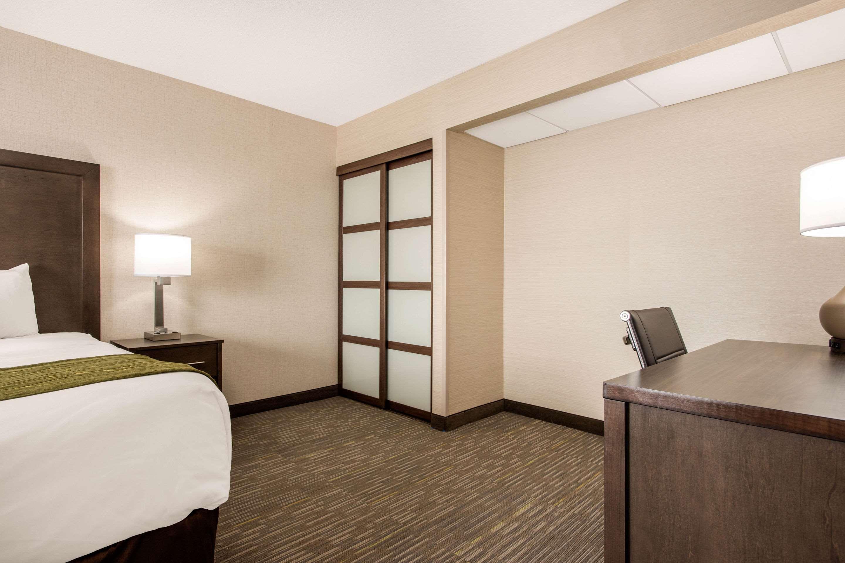 Comfort Inn & Suites Red Deer Eksteriør billede